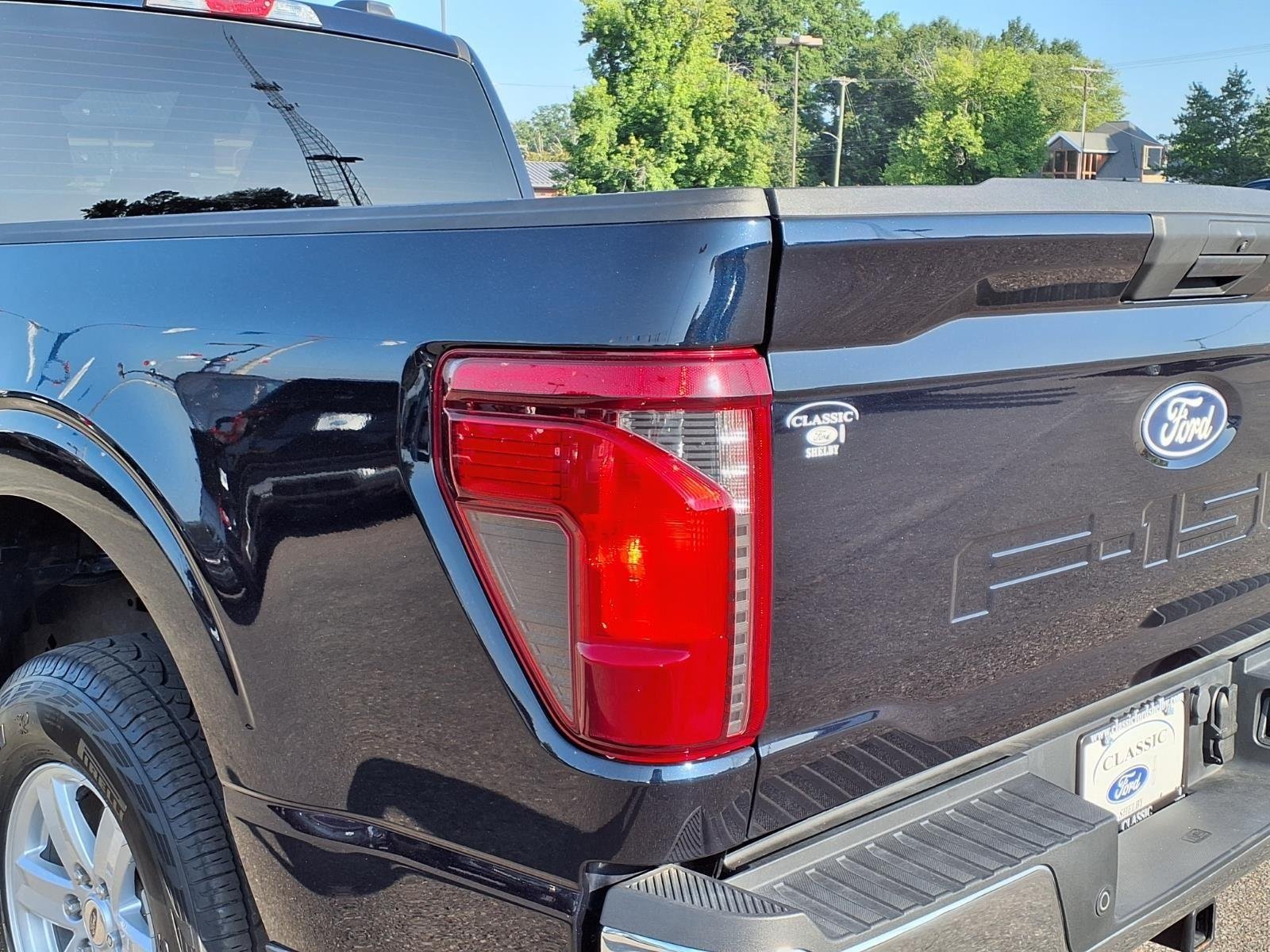 Used 2025 Blue Ford XL image 16