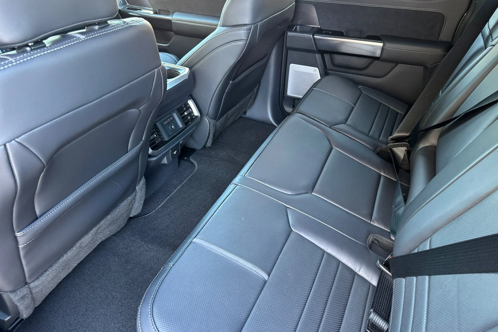 New 2026 Carbonized Gray Metallic Ford Platinum® image 15