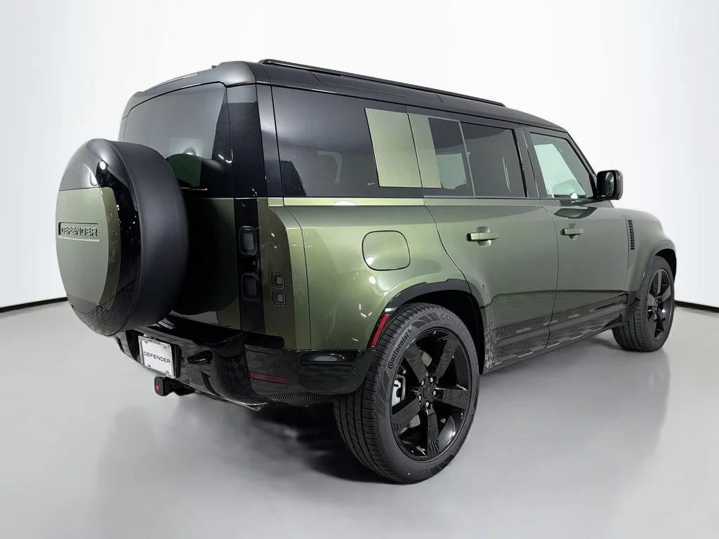 New 2026 Woolstone Green Land Rover X-Dynamic SE image 5