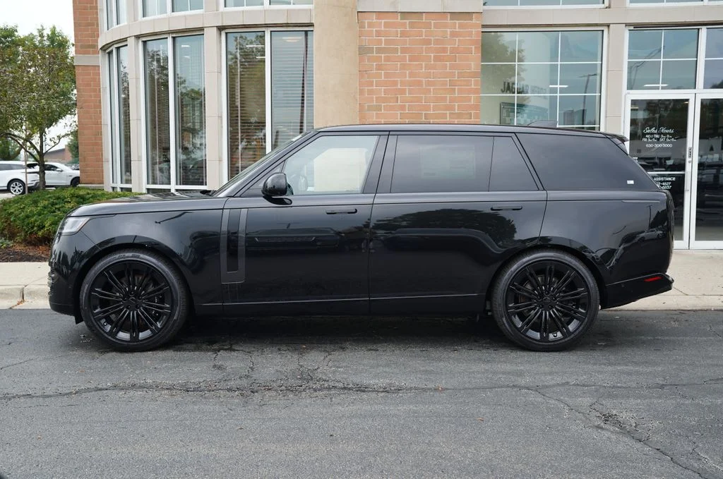 New 2026 Santorini Black Land Rover SE image 2