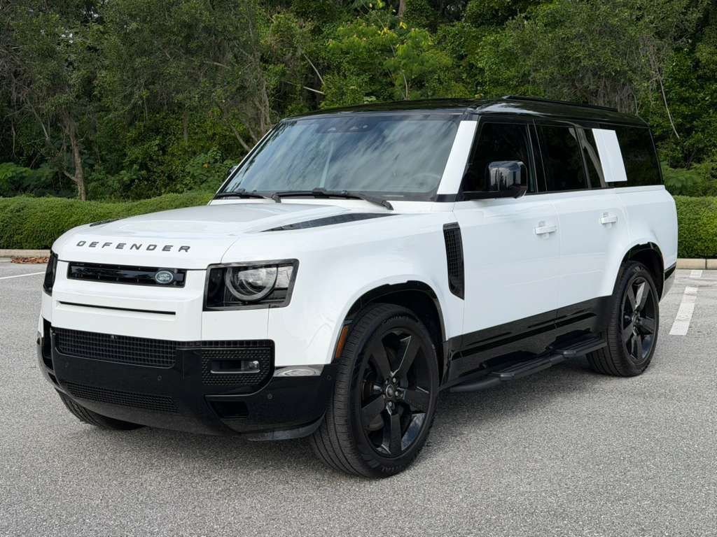 2025 Land Rover Defender 130 X-Dynamic SE P400's photo