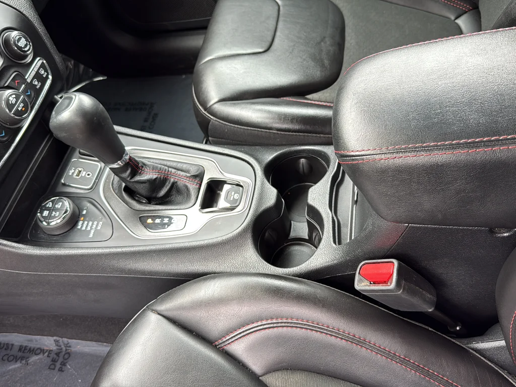 Used 2021 White Jeep Trailhawk image 19