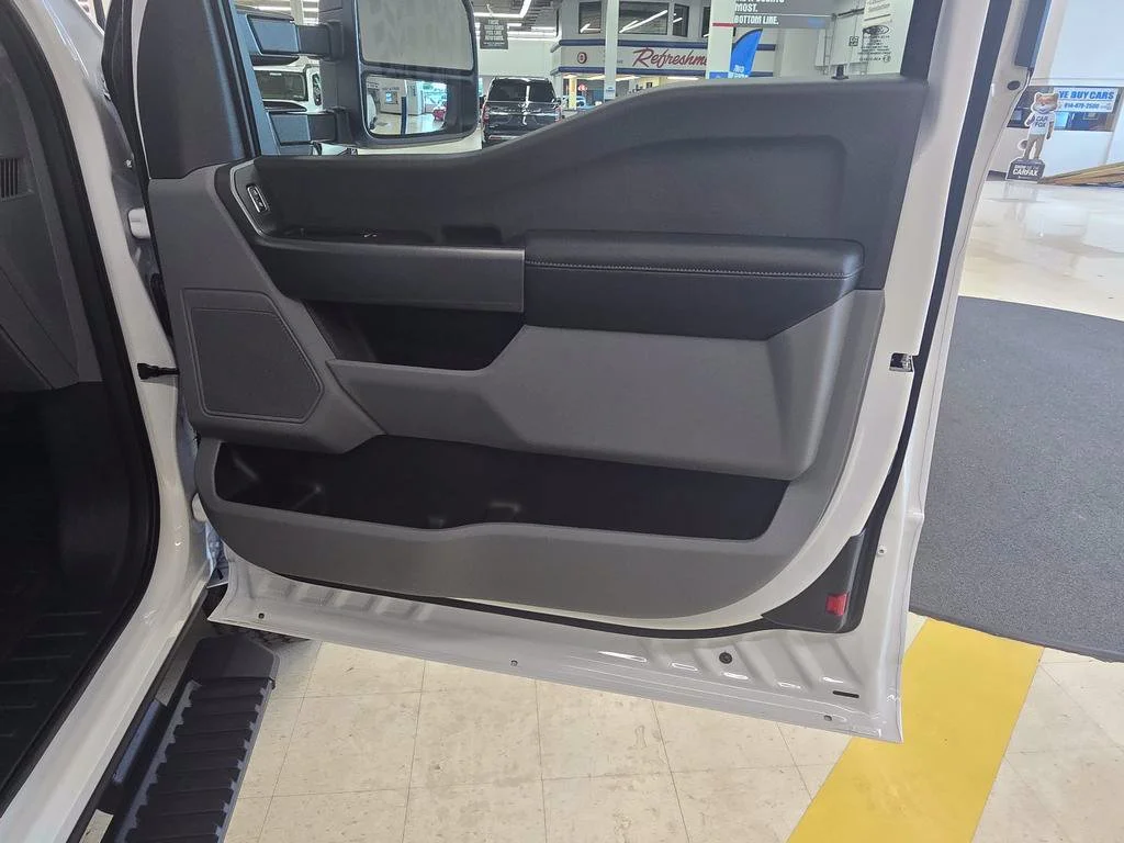New 2026 Oxford White Ford F-250® XLT image 17