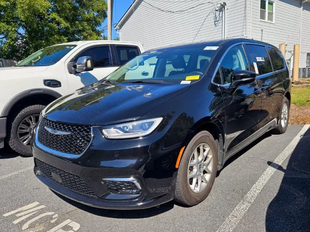 Used 2024 Black Chrysler Touring L image 3