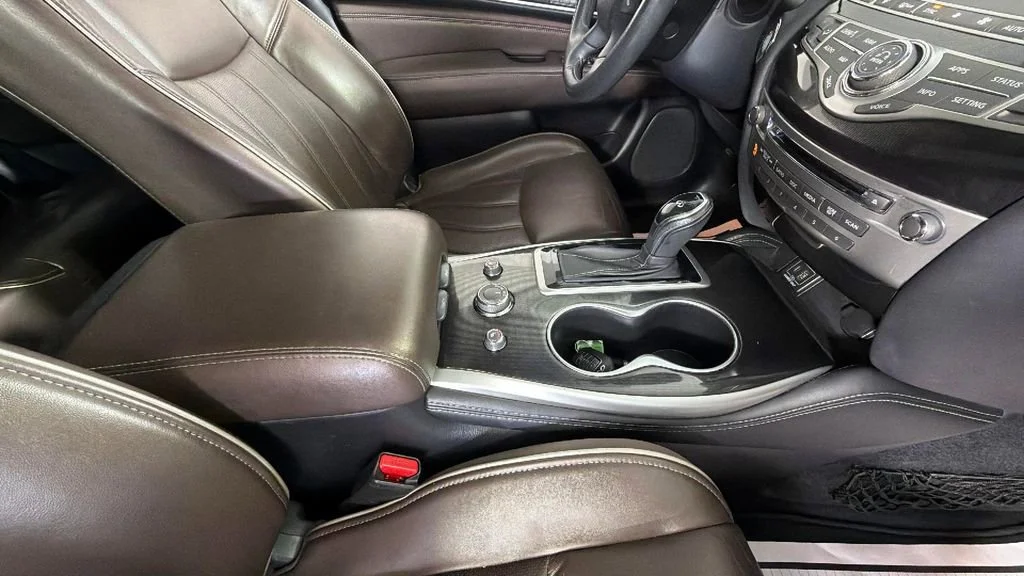 Used 2019 White INFINITI LUXE image 39