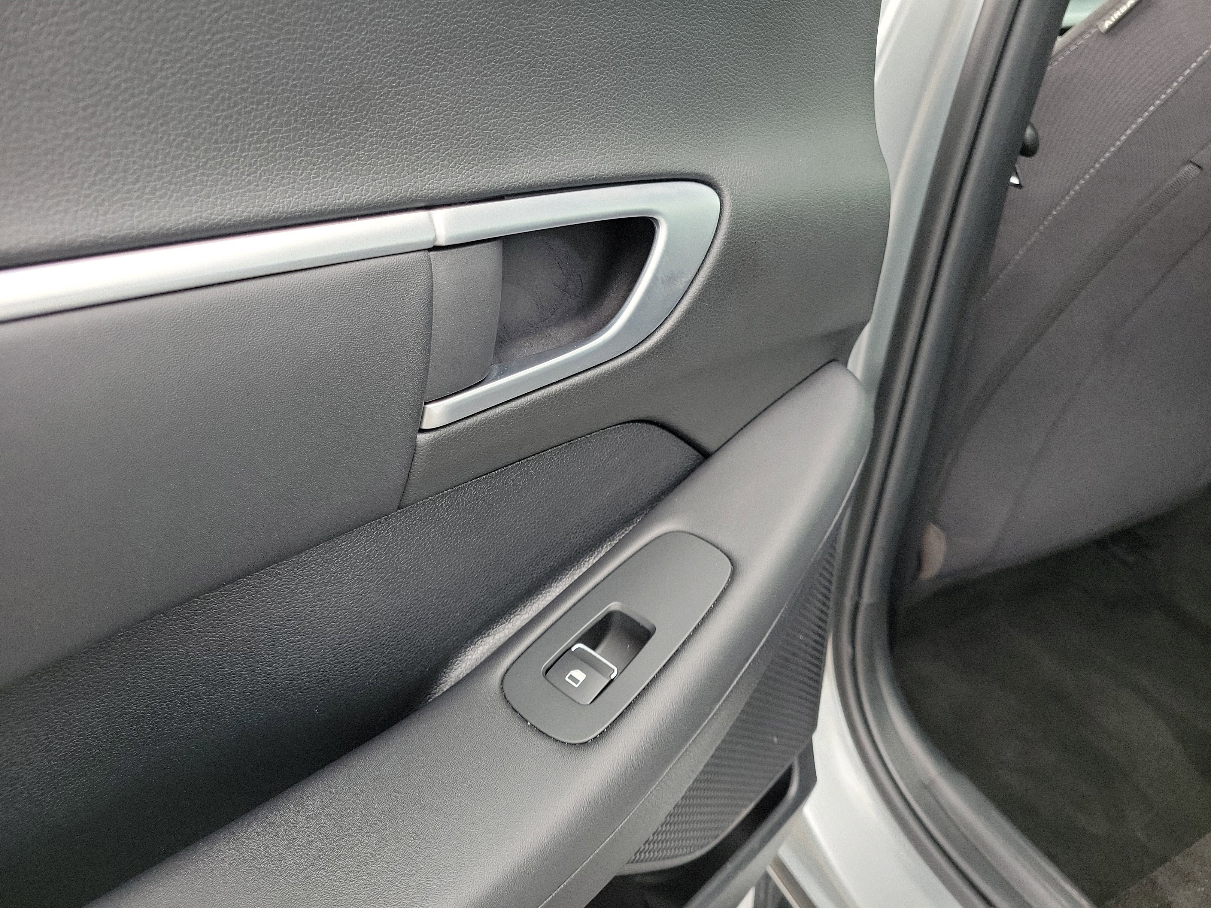 Used 2025 Aero Silver Hyundai SEL image 13