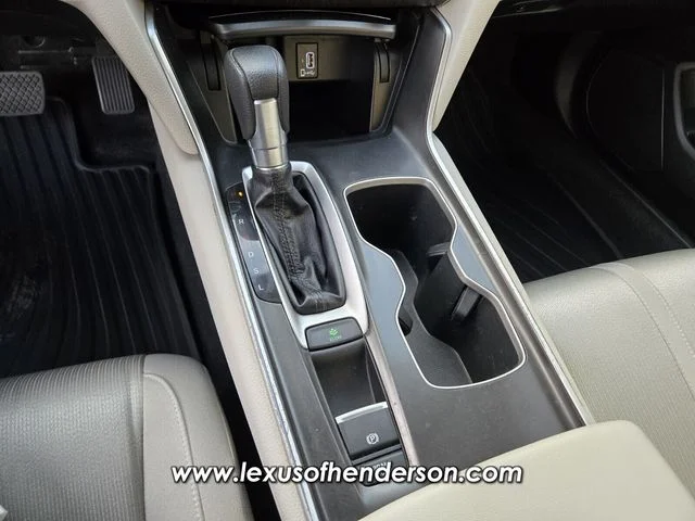Used 2018 White Honda EX image 30