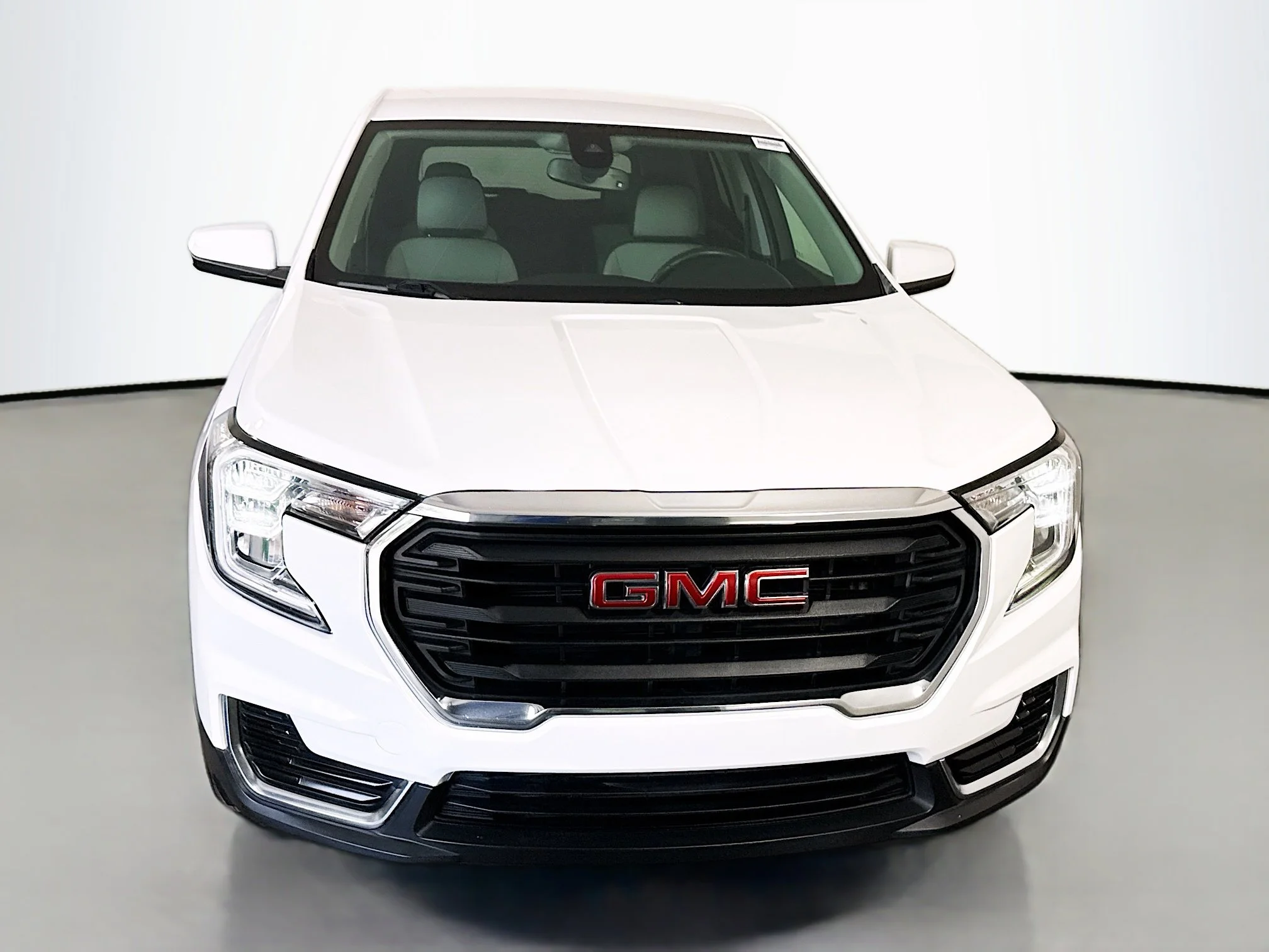 Used 2022 Summit White GMC SLE image 2