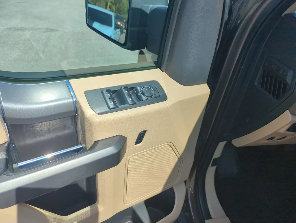 Used 2015  Ford XLT image 18