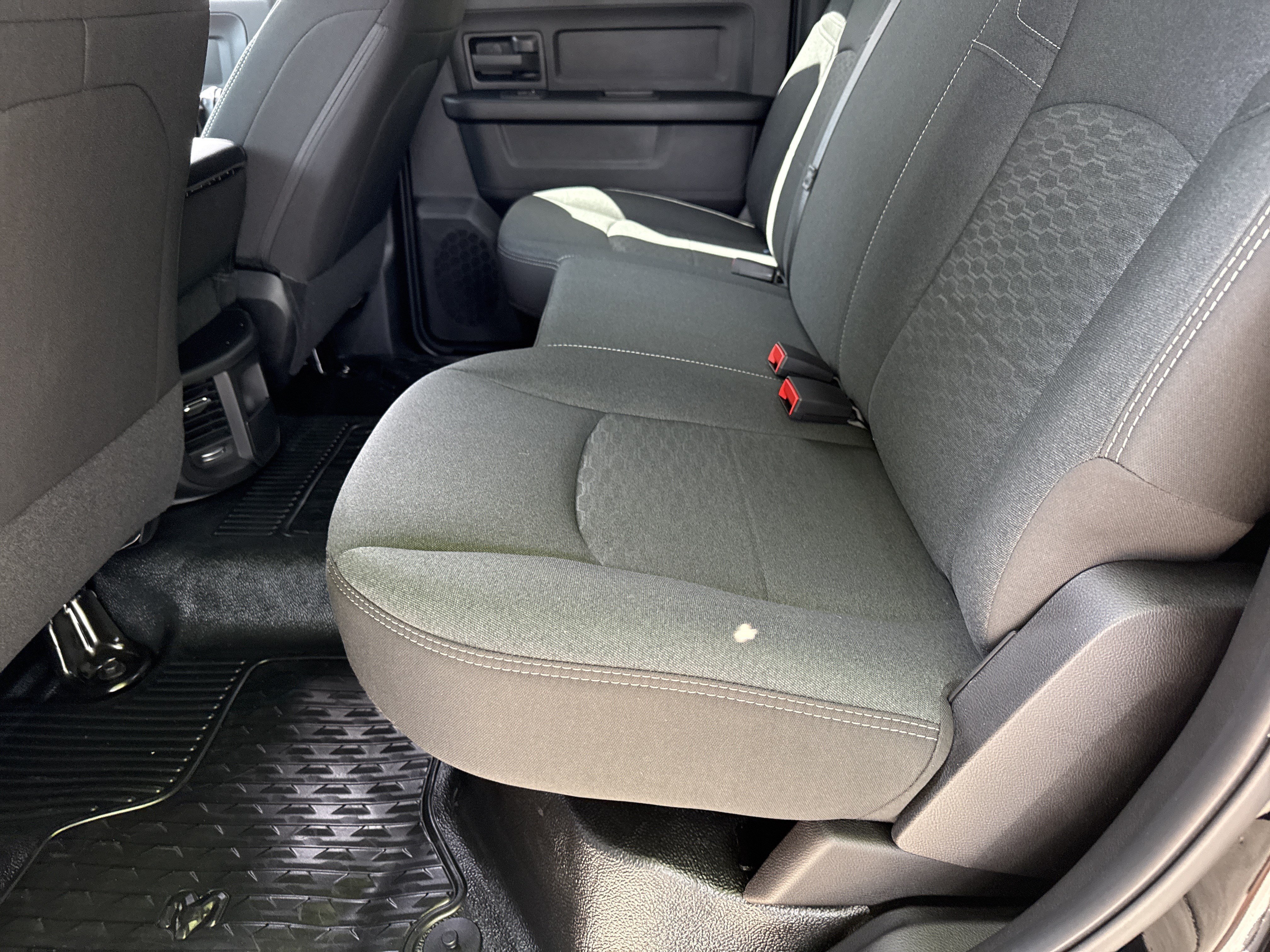 New 2026 Diamond Black Crystal Pearl-Coat Exterior Paint RAM Tradesman image 19