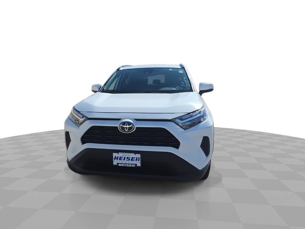 Used 2025 White Toyota XLE image 3
