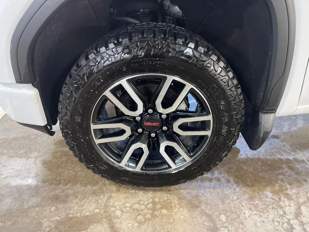 Used 2022 White GMC AT4 image 11