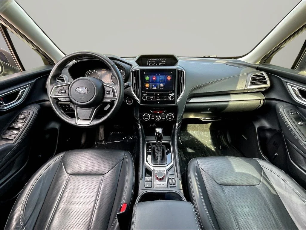 Used 2021 Crystal White Pearl Subaru Limited image 9
