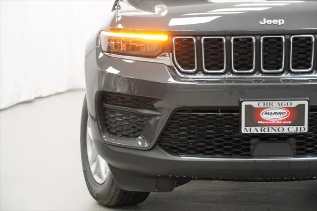 New 2026 Baltic Gray Metallic Clear-Coat Exterior Paint Jeep Laredo X image 6
