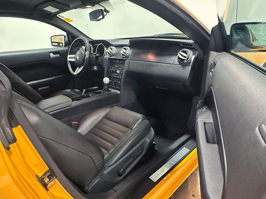 Used 2007 Orange Ford  image 43
