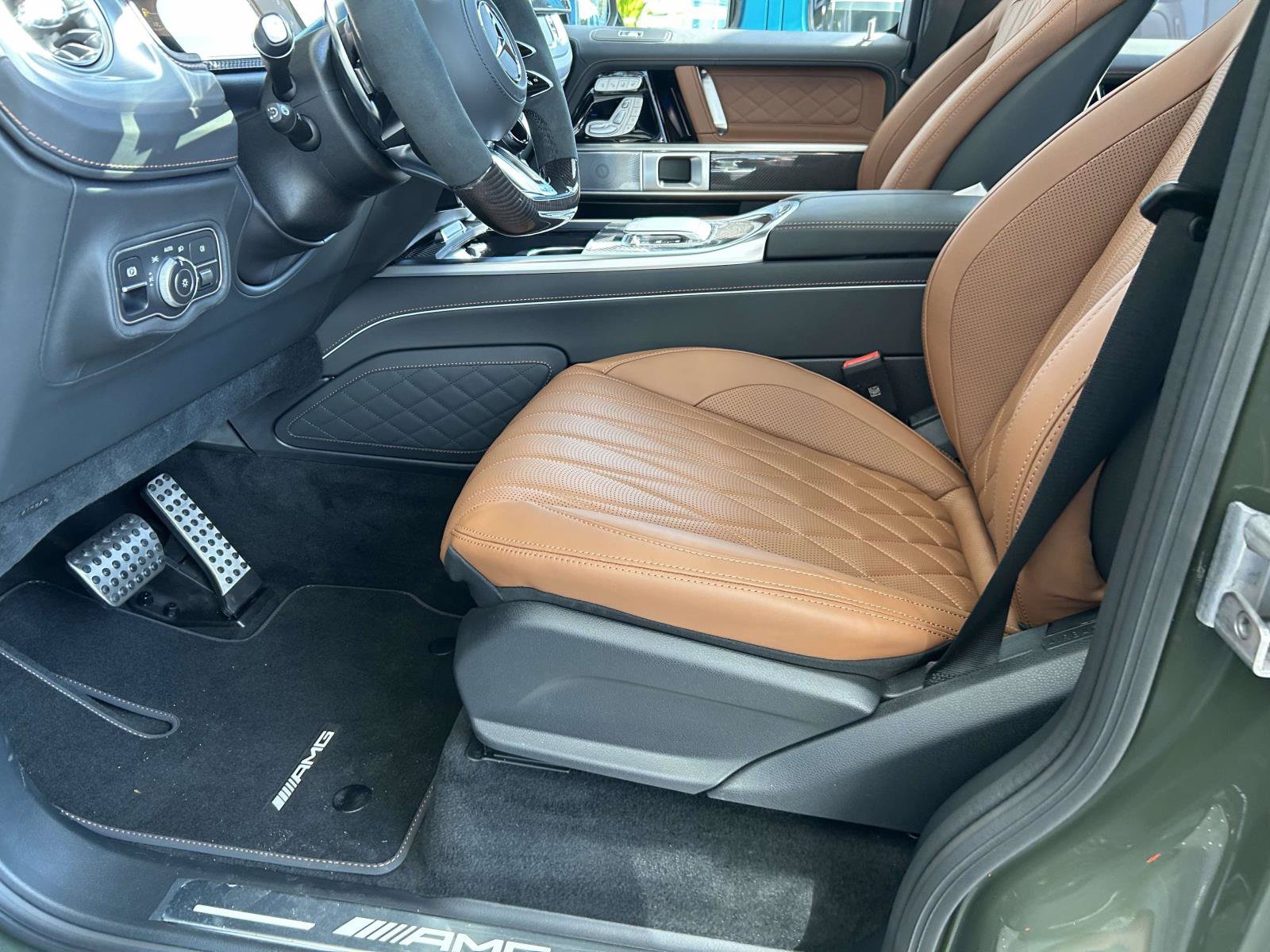 New 2027 MANUFAKTUR customer request glossy paint finish Mercedes-Benz AMG® G 63 SUV image 24
