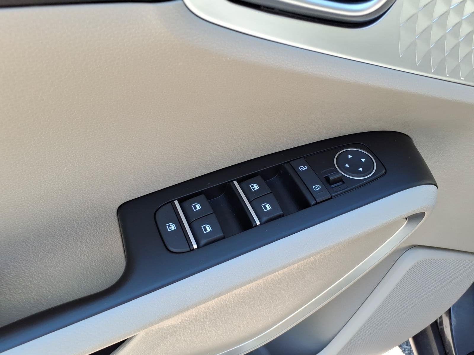 Used 2025  KIA  image 15