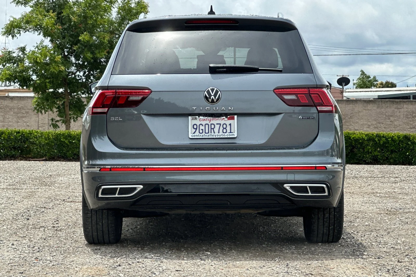 Used 2023 Gray Volkswagen SEL R-Line image 5