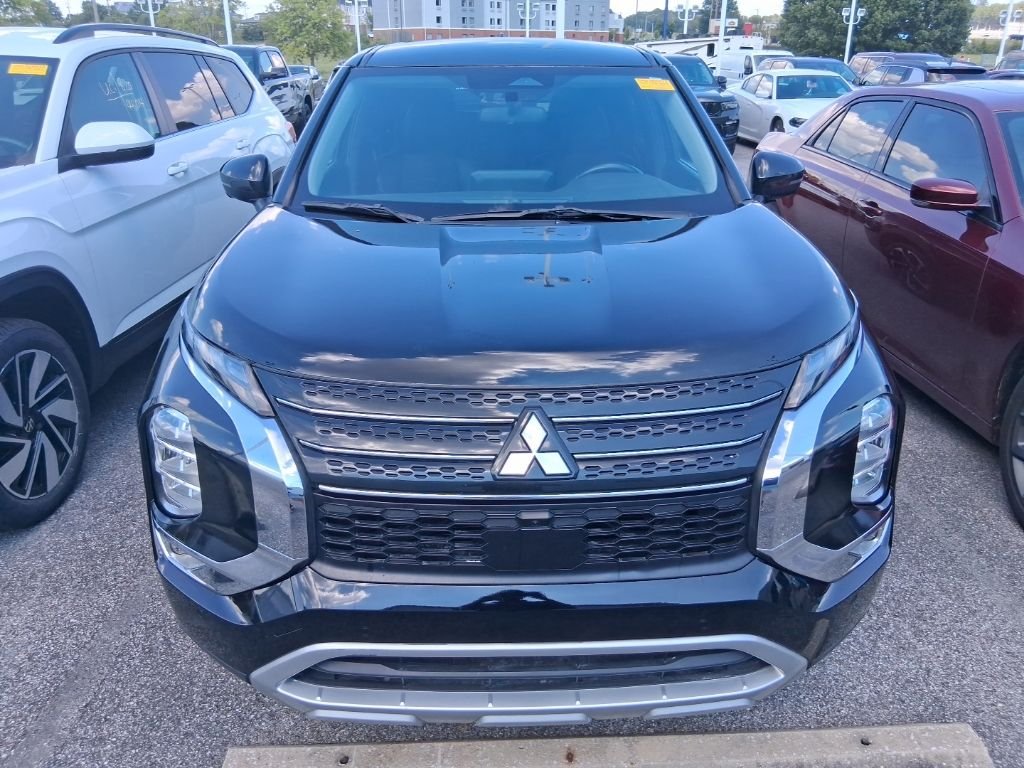 Used 2024  Mitsubishi SE image 1