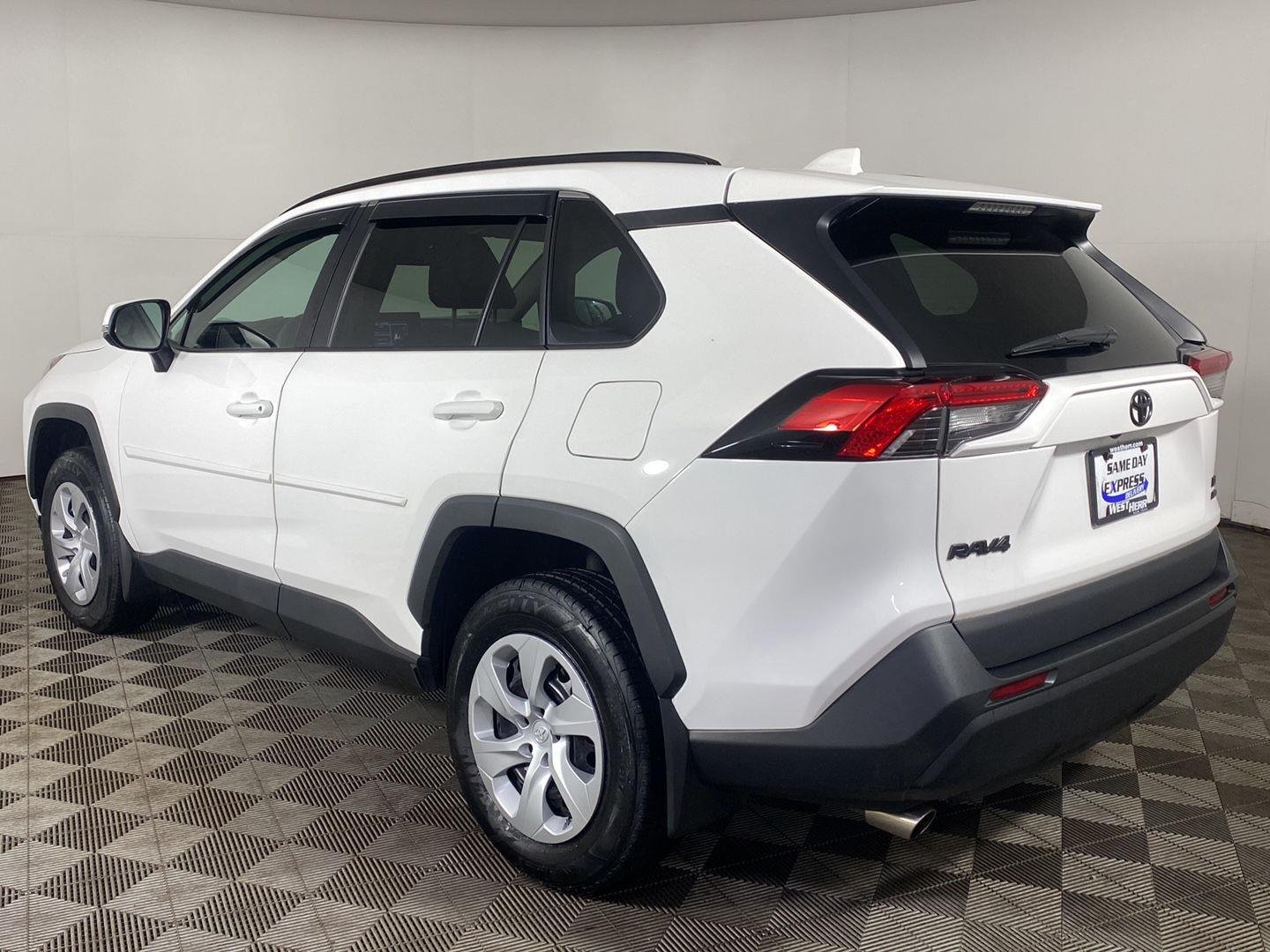 Used 2020 Super White Toyota LE image 5