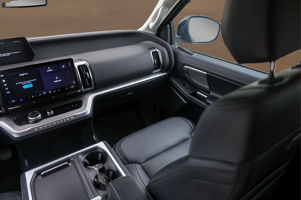 Used 2025 Black Ford Platinum image 25