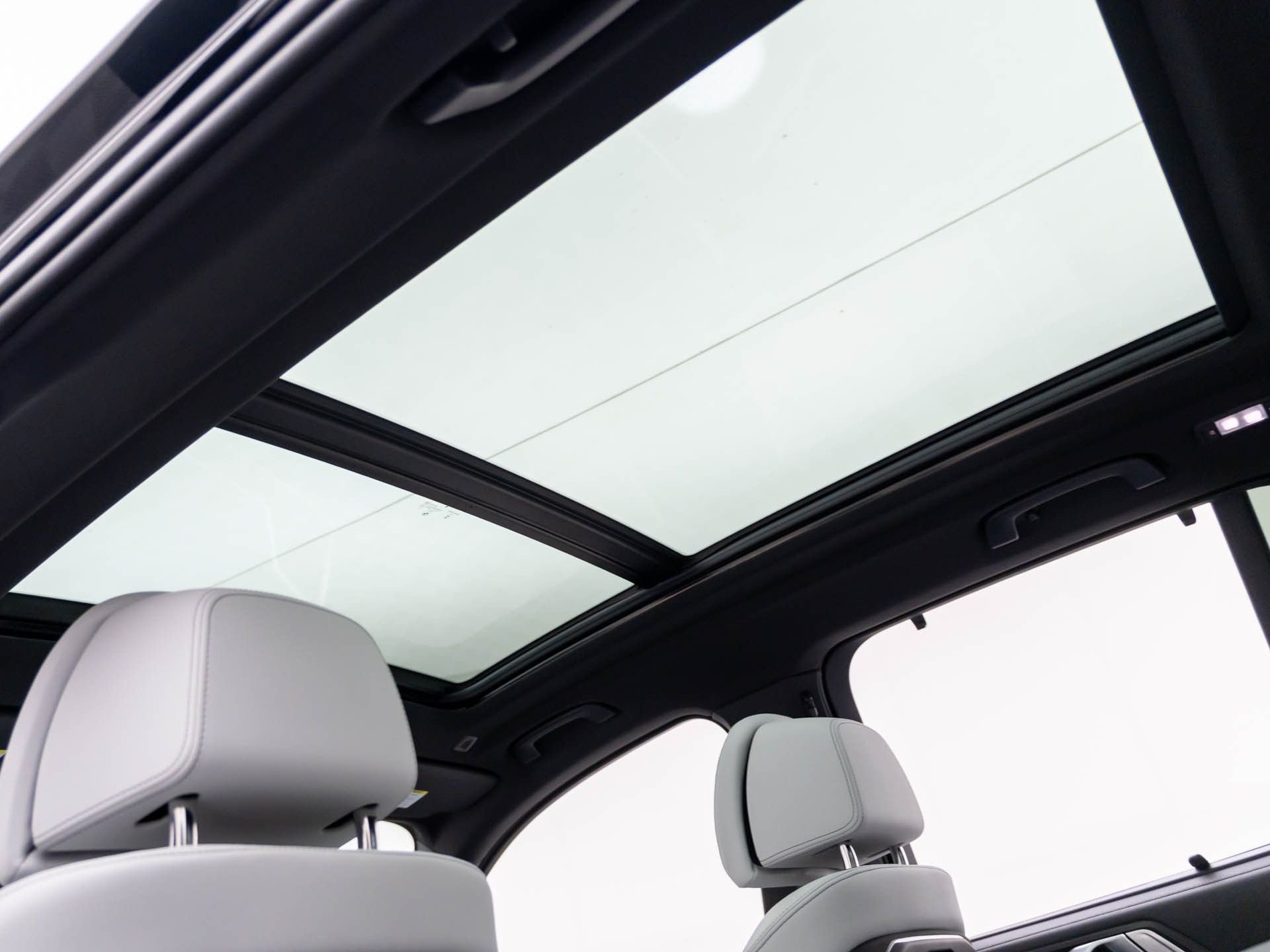New 2026 Black Sapphire Metallic BMW xDrive50e image 19