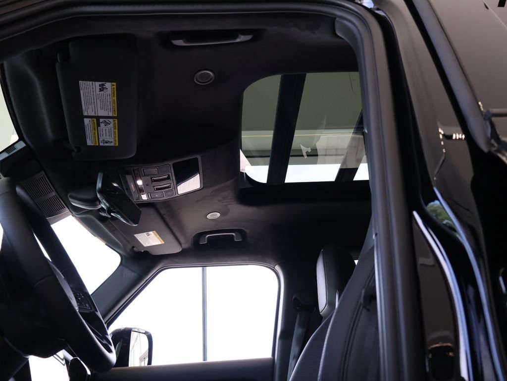 New 2026 Narvik Black Land Rover OCTA Black image 34