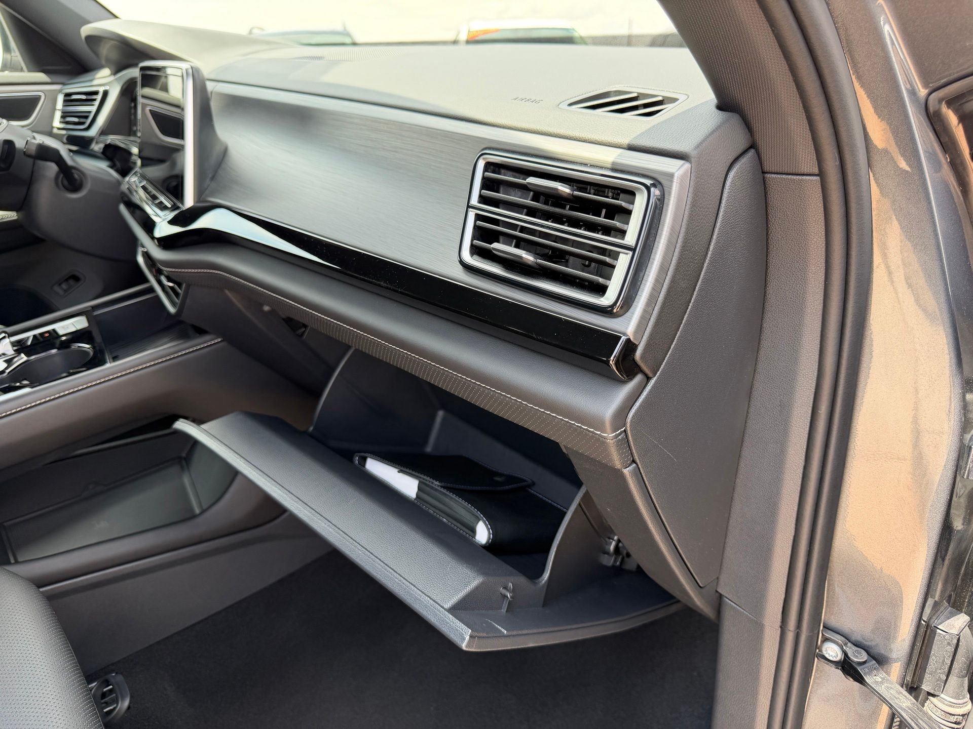 Used 2025 Gray Volkswagen 2.0T SE w/Technology image 49
