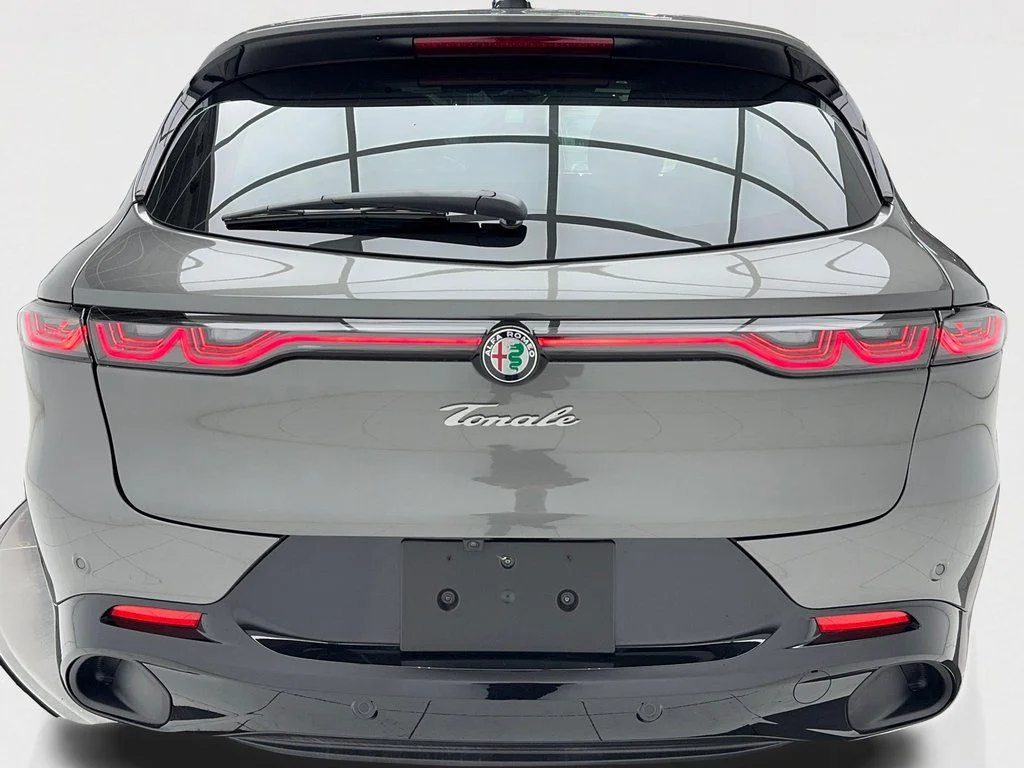 New 2025 Silver Alfa Romeo Base image 10
