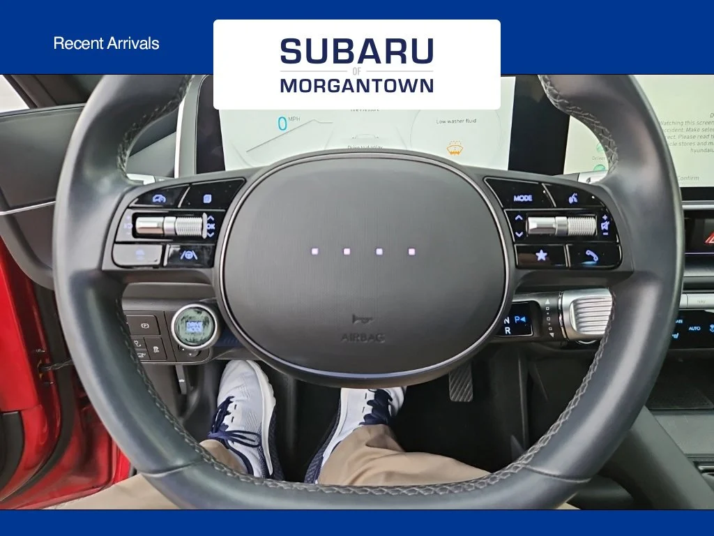 Used 2023 Red Hyundai SEL image 1