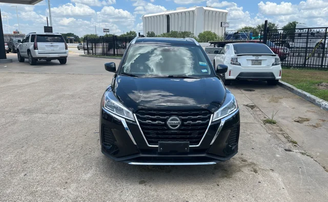 Used 2021 Black Nissan SV image 8