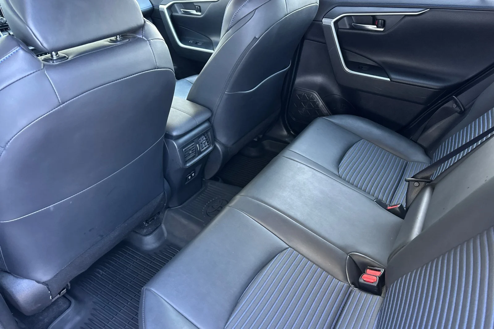 Used 2020  Toyota Hybrid XSE image 12