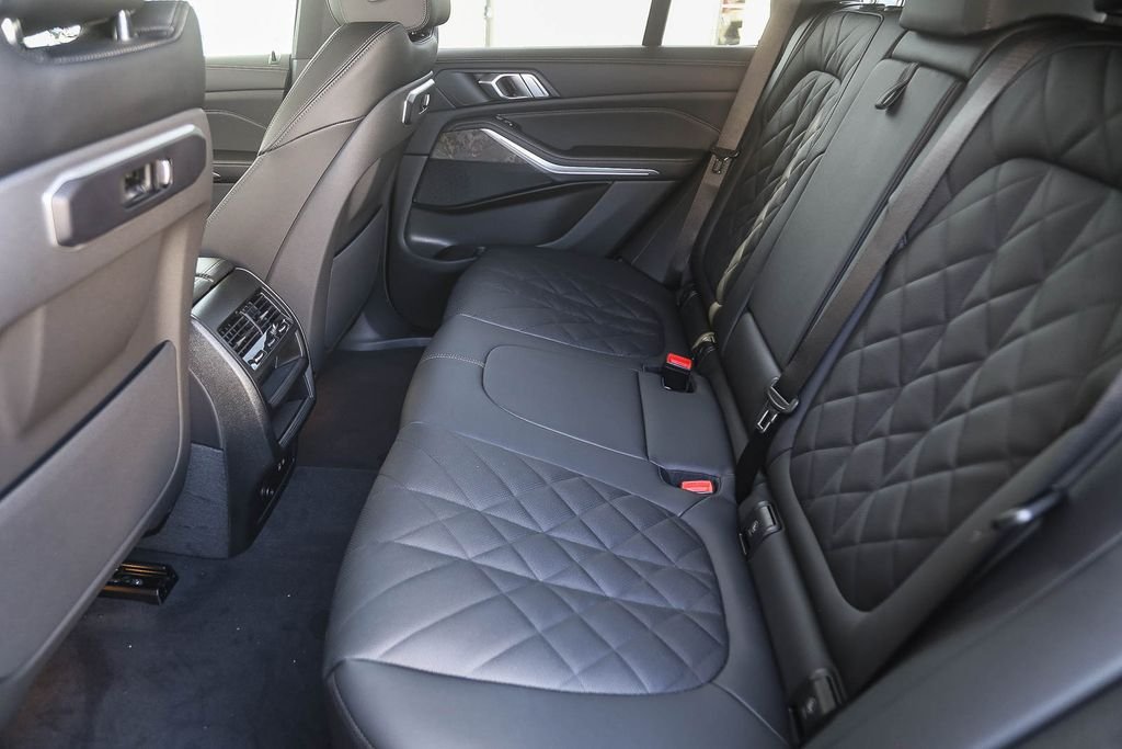 New 2026 Black Sapphire Metallic BMW xDrive40i image 15