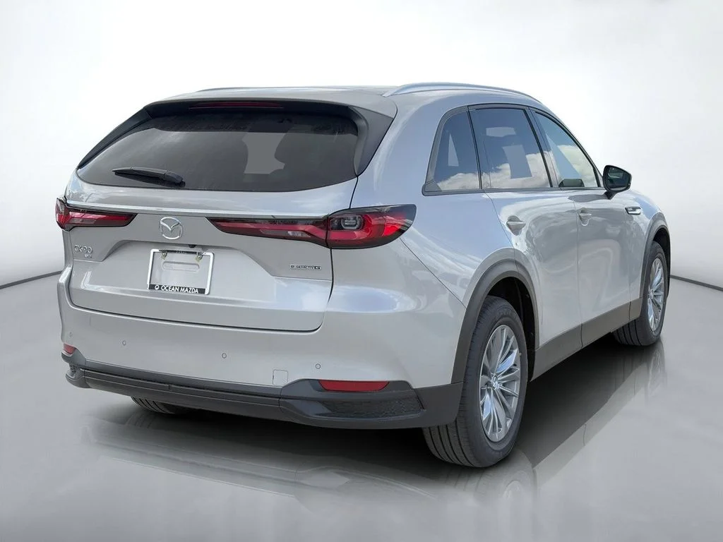 New 2025 Silver Mazda Preferred image 3