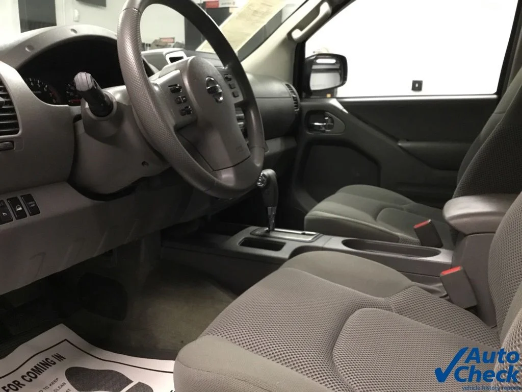 Used 2015 Silver Nissan SV image 22