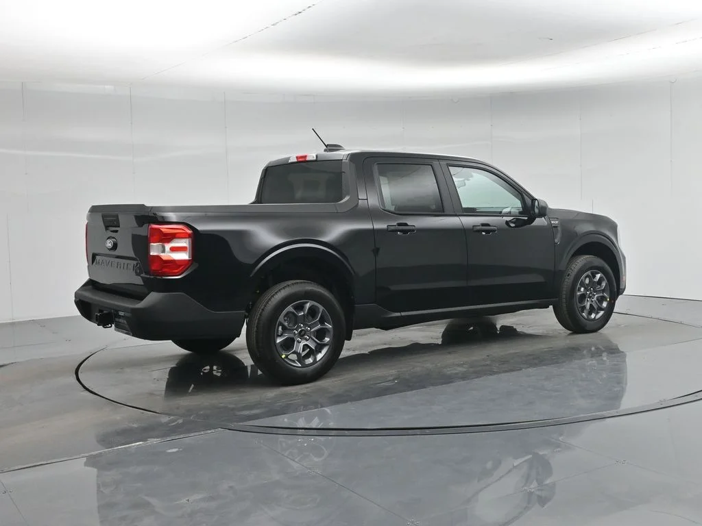 New 2026 Shadow Black Ford XLT image 25