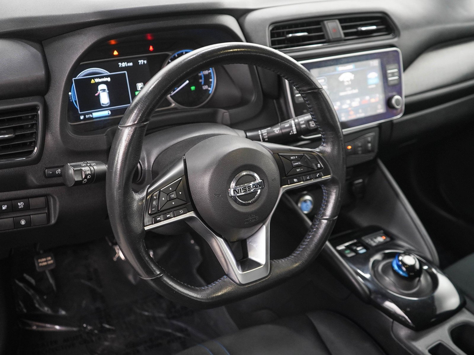 Used 2020 Gun Metallic Nissan SV Hatchback image 21