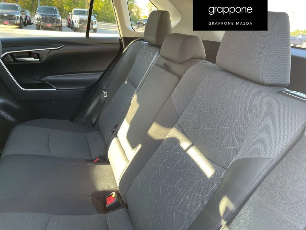 2023 Toyota RAV4 XLE - Photo 8