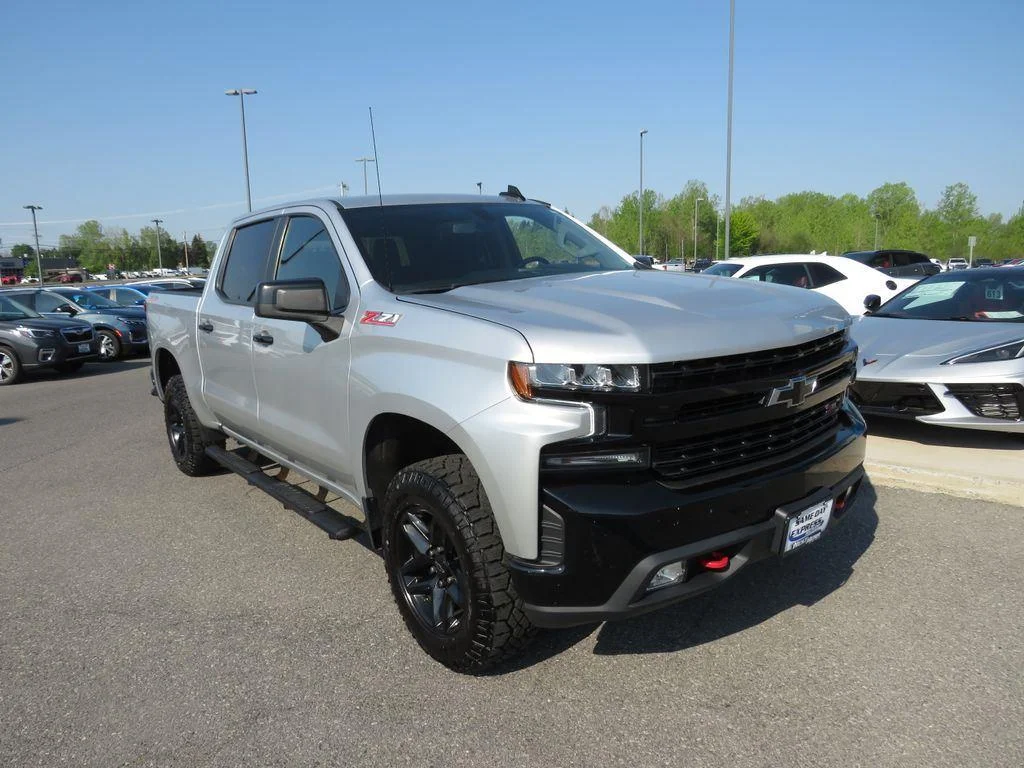 Used 2021 Silver Ice Metallic Chevrolet LT Trail Boss image 2
