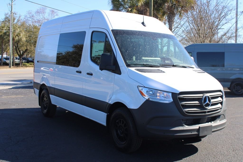 New 2026 Arctic+White Mercedes-Benz Crew 144 WB image 11