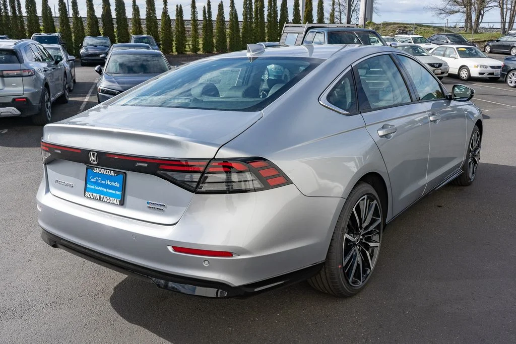 New 2026 Solar Silver Metallic Honda Touring image 6