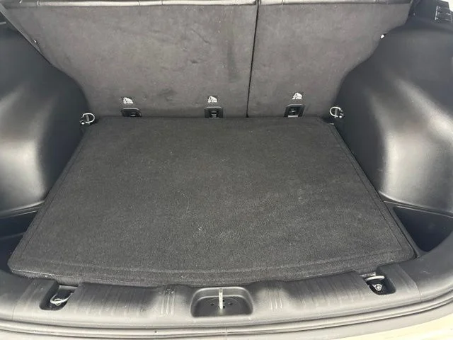 Used 2020 White Jeep Latitude image 25