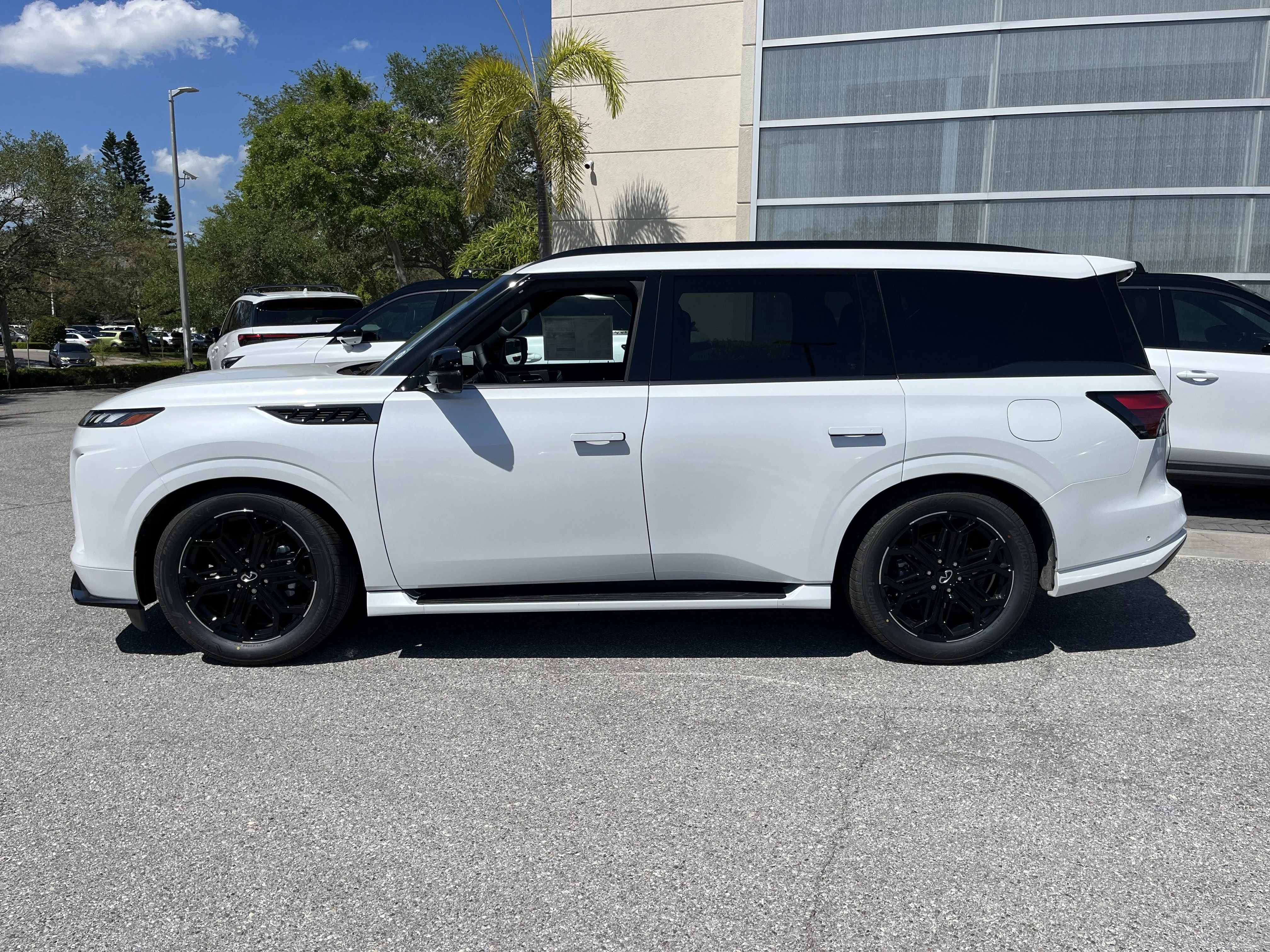 New 2026 Radiant White INFINITI SPORT image 2