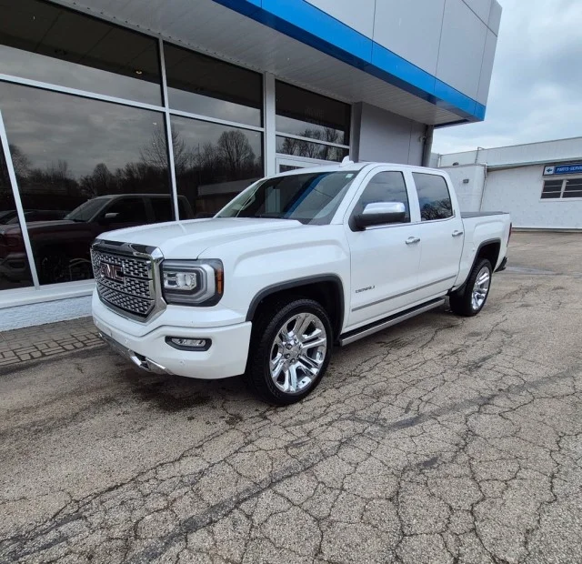 2017 GMC Sierra 4WD Crew Cab Short Box's photo
