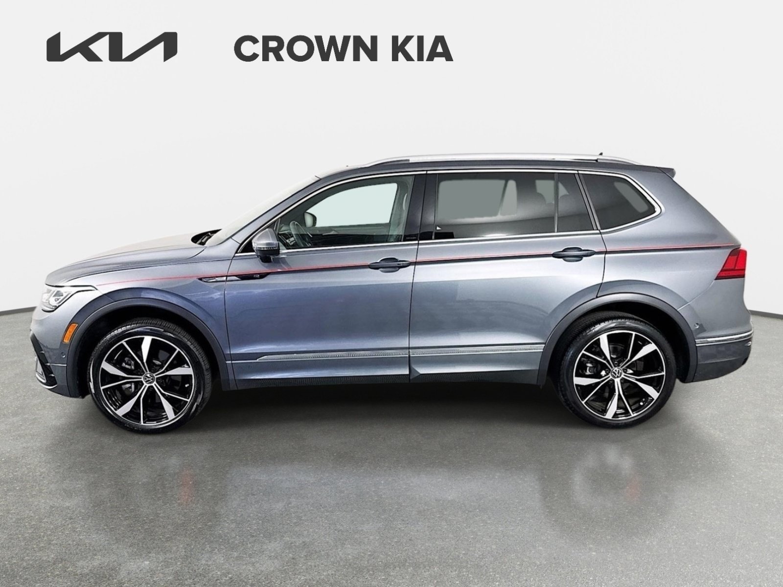 Used 2024 Gray Volkswagen SEL R-Line image 8