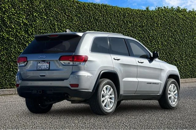 Used 2021 Silver Jeep Laredo E image 4