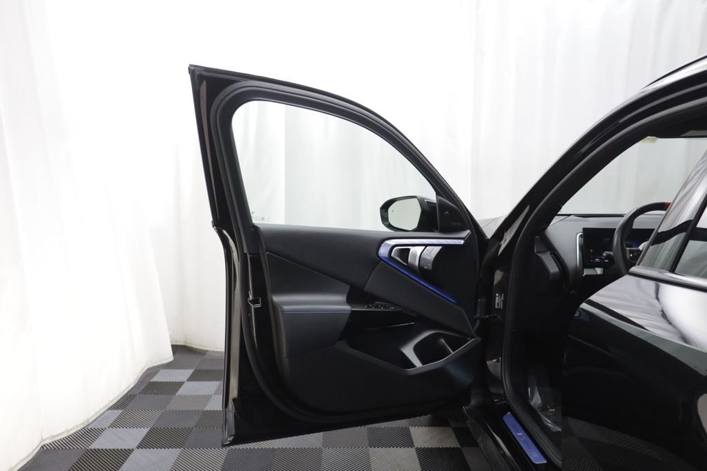 Certified Used 2026 Black Sapphire Metallic BMW M50 xDrive image 4
