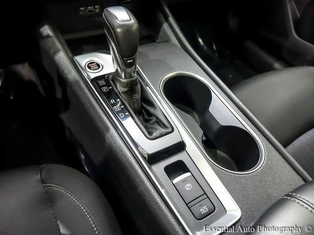 Used 2019 Blue Nissan 2.5 SV image 18