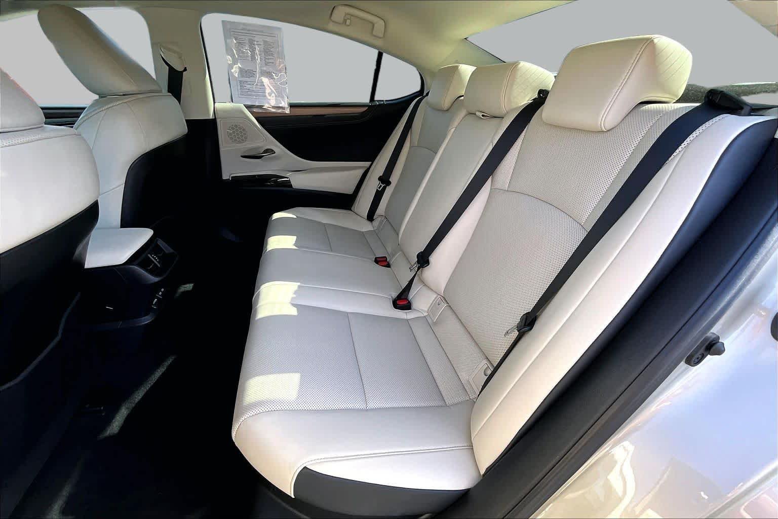 Used 2023 Moonbeam Beige Metallic Lexus  image 18