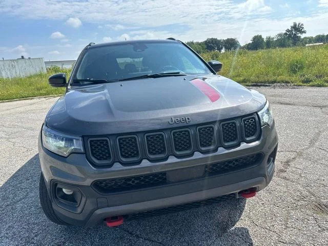 Used 2024  Jeep Trailhawk image 7